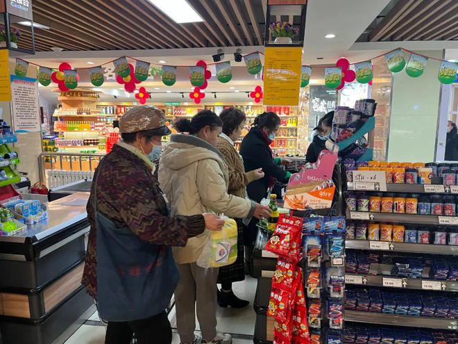 五一假期 我市菜籃子貨豐價穩，日用百貨銷售紅火